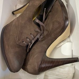 Nine West retro heels good condition in box